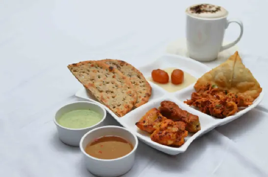 Hotel Deluxe Lahore Отели рядом с достопримечательностью «Парк Медоус»