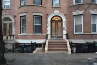 Morris Guest House Hotels in Bronx