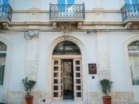 Fortaleza Charme House Hotels near Island of Ortigia