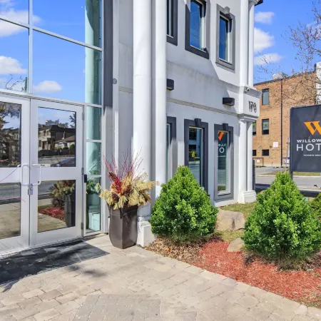 The Willowdale Hotel Toronto North York Отели рядом с достопримечательностью «Магазин IKEA North York»