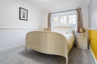Purley House-Sleeps 8-Near Gatwick-Games Room