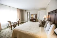 Historic Summit Inn Hotels in Wharton Township