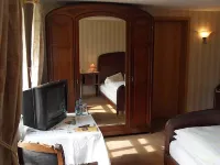 Wein-Hotel Auberge Mistral Hotels in Neuklingenberg