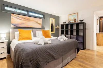 Parsons Pleck-6BD with Swimming Pool Hotels in 