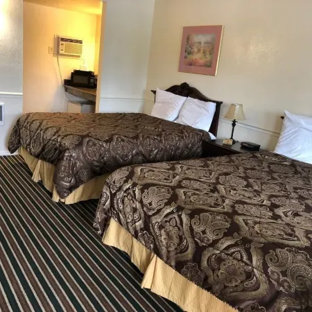 Monterey Pines Inn