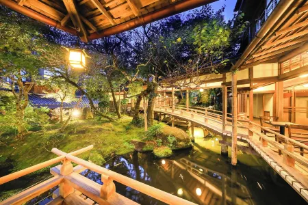 Arai Ryokan Отели рядом с достопримечательностью «Syureninotaki Fall»