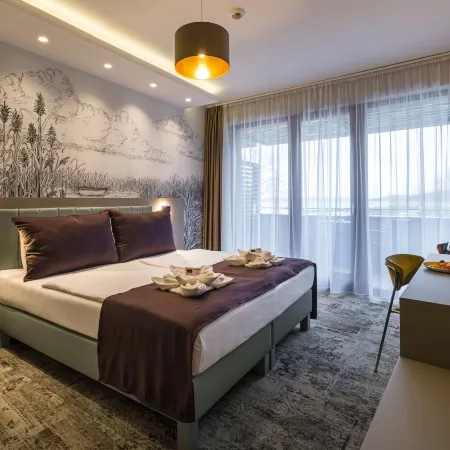 Hotel Golden Lake Resort