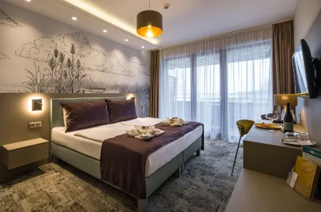 Hotel Golden Lake Resort Отели в г. Csopak