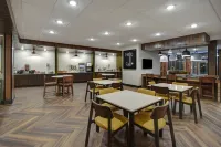 Fairfield Inn & Suites Grand Rapids Wyoming - breakfast