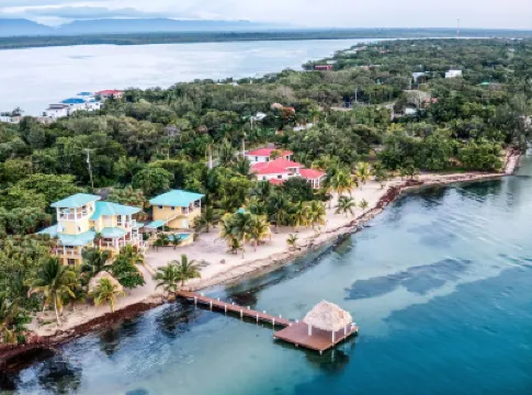 Lucky Duck Villa - Huge Beachfront Pool and Pier Hotel a 