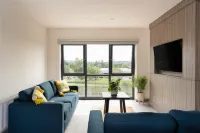 Yugo Explore - Melbourn Point Hotel a 