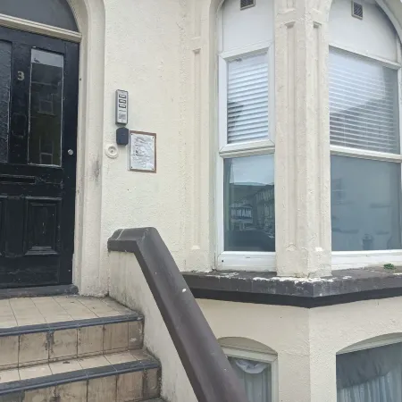 Seaside Haven Coastal Comfort 200m from the Beach