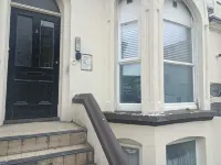 Seaside Haven Coastal Comfort 200m from the Beach Hotels in Margate