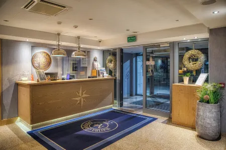 Hostel Szafarnia 10 Bed&Breakfast Отели рядом с достопримечательностью «Длинный Рынок»