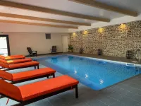 酒店SPA Piscine le Petit Castel - 泳池