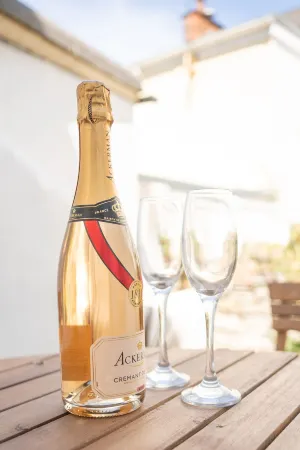 Highfield House - 1 Bed-Sleeps 2-TJS20HH