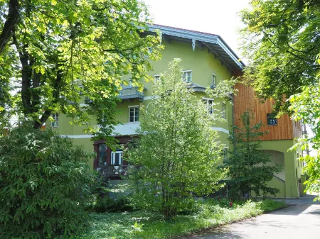 Villa Quintana Отели в г. Кюнцинг