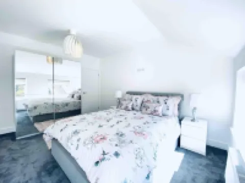 Exclusive 4-Bed House 10 Minutes from Newcastle