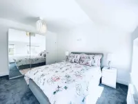 Exclusive 4-Bed House 10 Minutes from Newcastle Hotels in Gateshead