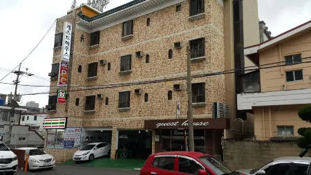 Ramnant Guest House Отели рядом со станцией Taehwagang Station