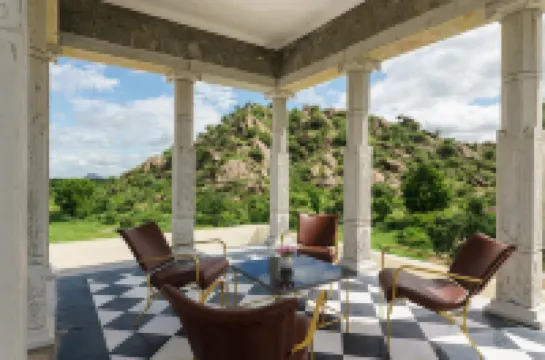 Amã住宿和小徑Abhay Manor， Kaali Toonk