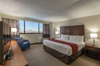 Comfort Inn & Suites at Copeland Tower - Parkplatz