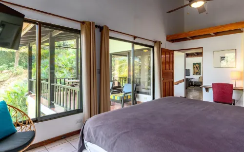 5-Bd Beachfront, Ocean-View Hillside Home