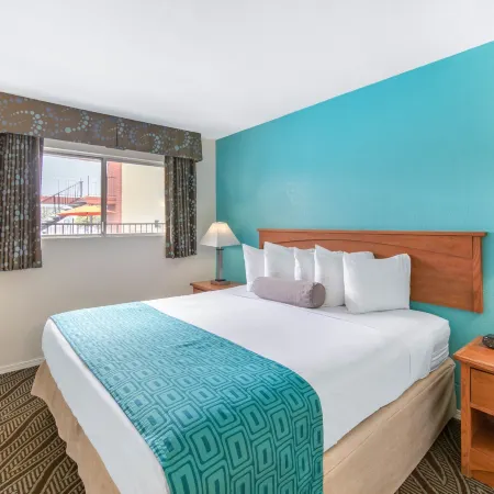 Howard Johnson Suites by Wyndham San Diego Chula Vista/BayFt