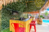 Tropical Paradise - bar