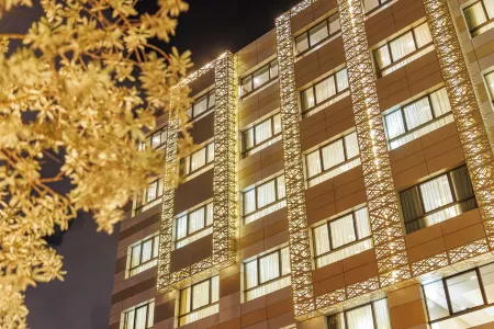 Byblos Hotel Отели рядом с Аэропорт Феликс Уфуэ-Буаньи