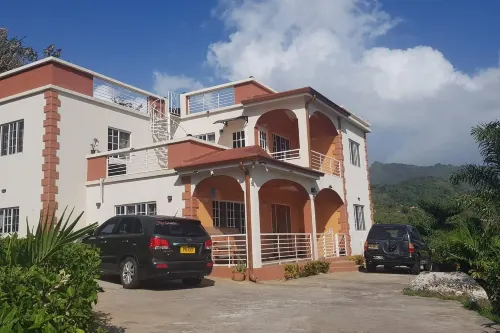 Beautiful 1-Bed Apartment in Saint George's Hotels in Corinth