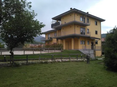 Il Boscaiolo Affittacamere Hotels in Л'Аквіла