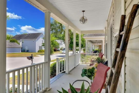 Fully Remodeled Bluffton House with In-law Apartment for Large Groups