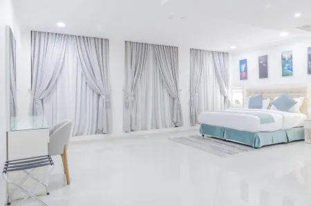 Mooj Apartments Hotel Отели в г. Даммам