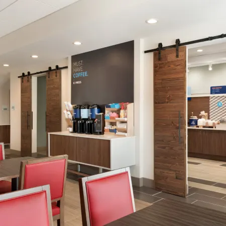 Holiday Inn Express & Suites CINCINNATI SOUTH - WILDER by IHG