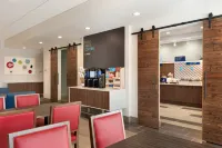 Holiday Inn Express & Suites CINCINNATI SOUTH - WILDER by IHG - breakfast