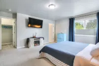 Hot Tub, Game room, Fire Pit, Unlimited Hot Water, with stunning mountain view! Hotels in Juneau