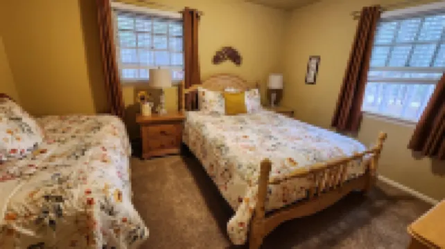 Spacious Resort Home on 10th Fairway - 6 Bedrooms, 3 Baths. GOLF, SKI, SPA