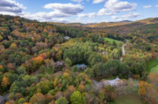 Quechee Club Access and Wood-Burning Stove - Exquisite Family Haven