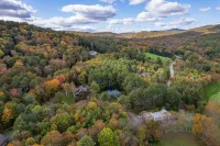 Open Concept, Wood-Burning Stove, Quechee Club Access - Exquisite Family Haven