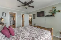 Breathtaking Views and Cozy Comfort - Enchanting Beachfront Retreat