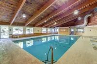 Mountain Condo with Three Pools, Hot Tub, Tennis, Game Room & Gym Hotels in Warren