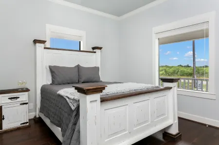 Blue Eyes | 2/2, Pool, Pet Friendly w/ fee, Full Kitchen, Washer/Dryer Отели рядом с достопримечательностью «Национальный исторический парк имени Линдона Б. Джонсона»