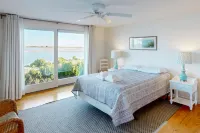 Stunning waterfront home with furnished deck, dock & majestic views - dogs OK Hotels near Cuffy's