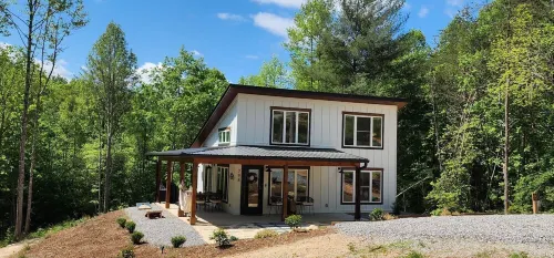 Nook by the Brook- Secluded Luxury Mountain Getaway/ Creek / Fire Pit/5 Min Lake
