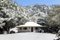 Private Oasis with Hot Tub and Scenic Trails - Stunning Yurt House Hotels in Crestline
