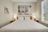 Ground Floor Villa Steps to Pool and Spa - Stylish Retreat