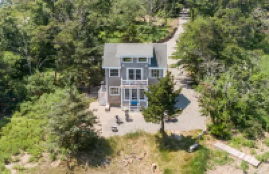 Private Beach Access and Scenic Serenity - Enchanting Hideaway 桑威奇酒店