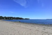 Elegant Interiors and Cozy Amenities - Stylish Escape