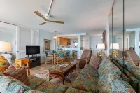 Newly remodeled oceanfront condo with pool, lanai & private W/D - near beach